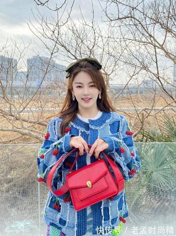 少女感|一身桑葚牛仔俏皮减龄,身材变平很有少女感