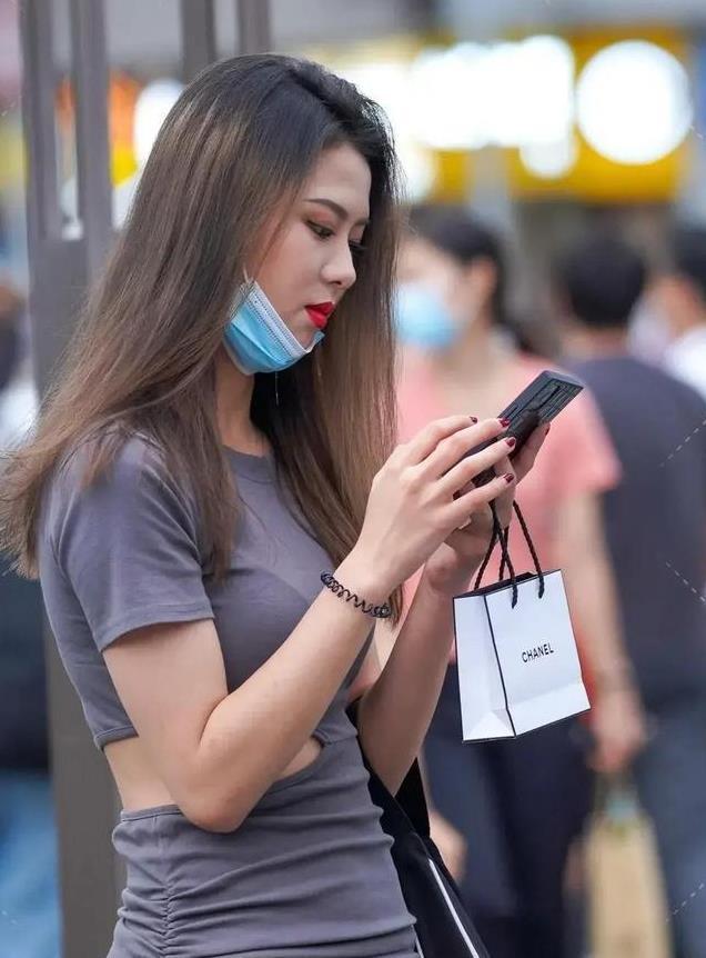 休闲裙改良需要有技术,腰部曲线得以展现全靠创新,太显瘦!