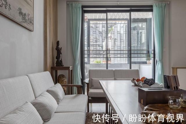 胡狸|她以逆向思维,用餐桌代替茶几,入住后,发现出奇的好用