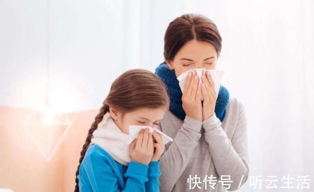 双胞胎|双胞胎一个自己带,一个奶奶带,半年后身高差距大,亲妈很后悔