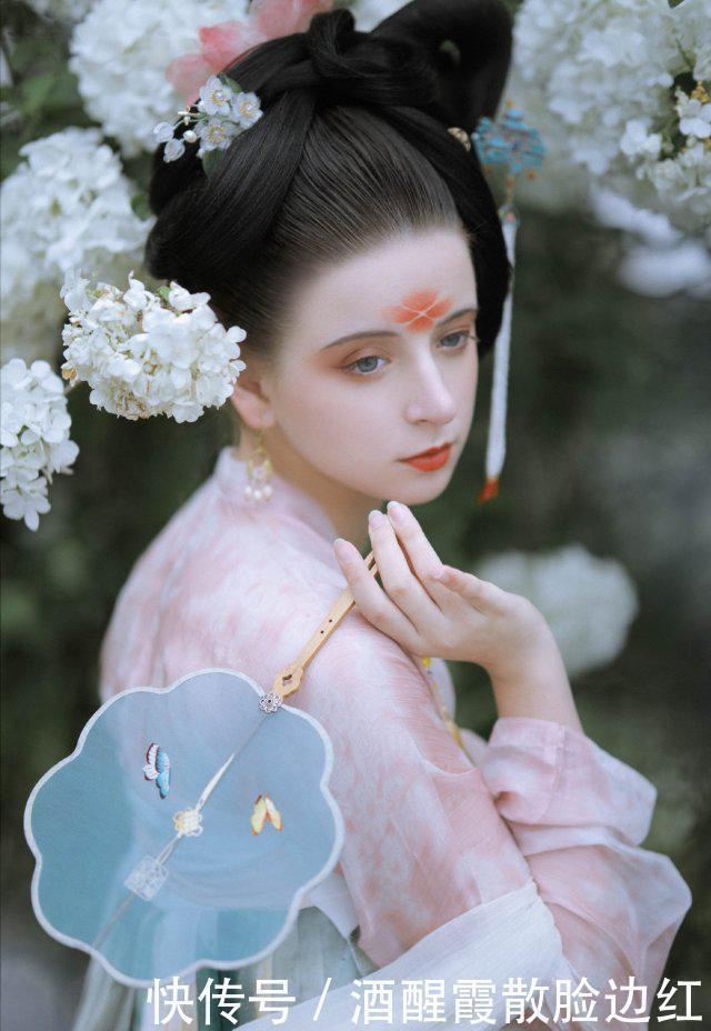 本以为外国人穿汉服会很“丑”，看完照片之后，才知道是我错了