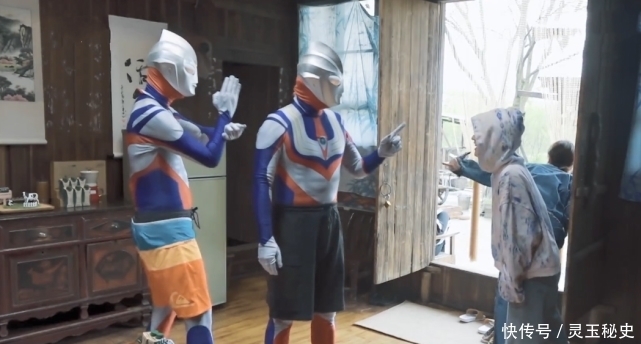 杨紫 杨紫离开蘑菇屋后透露,陈赫不在邀请名单中,是张艺兴极力推荐