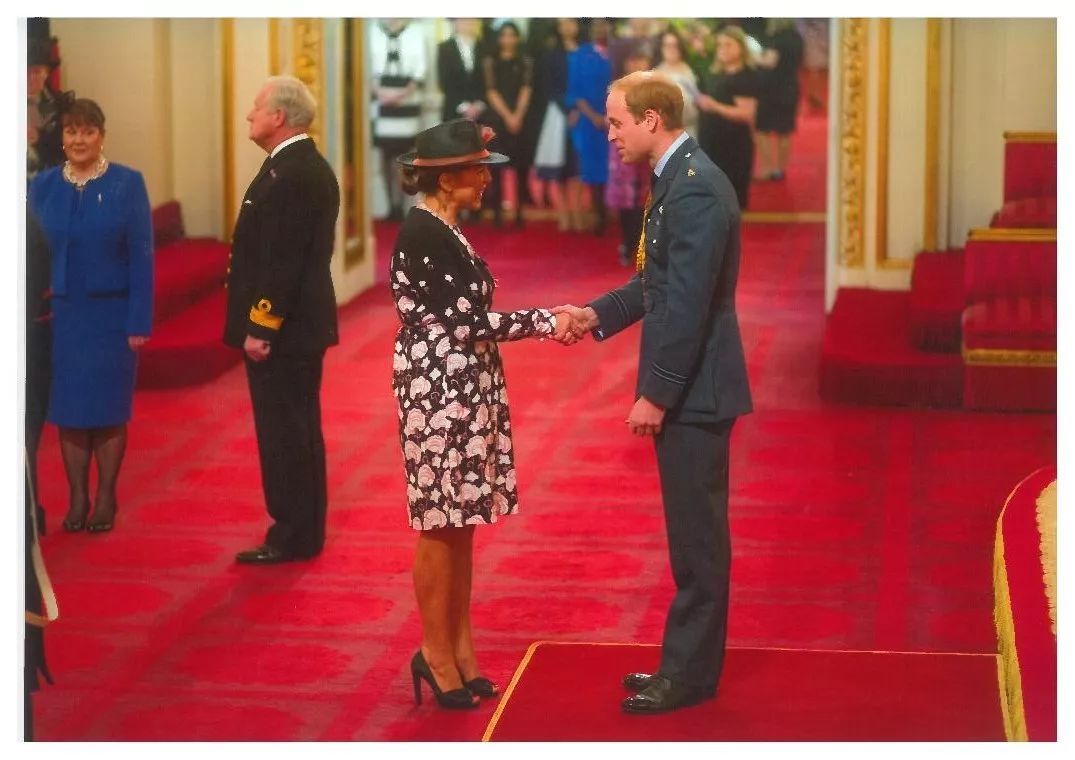 孔雀石|时间的魅力，有时就在你的手腕