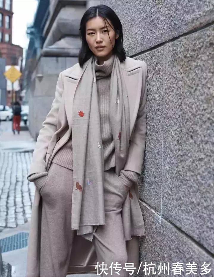 毛衣流行这么塞，修饰腿型还显高5cm