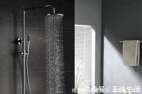 卫生间|越来越少人卫生间挂墙式花洒,流行这种新型花洒,想拆了我家重装