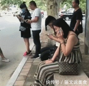 |搞笑GIF：为什么看到他摔倒，心里会莫名地舒爽呢