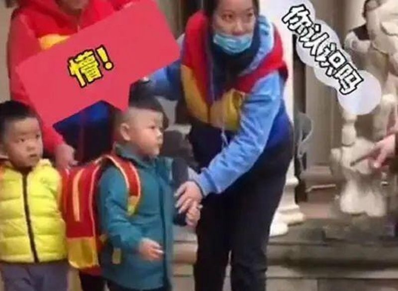 爸爸|宝爸第一次接孩子就走红了,老师以为是坏人,爸爸:我真是他亲爸