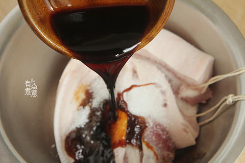 腌腊肉,只用冷水洗可不行,多做一步,腊肉无异味,咸香又可口