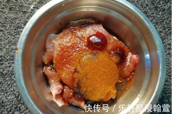 罗勒|猪肉最香的做法,不红烧不油炸,简单一煎出锅孩子抢着吃