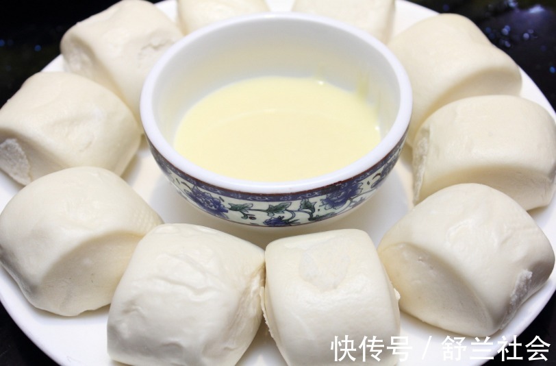 保鲜膜|蒸馒头时,把酵母直接放面粉里就错了,教你正确做法,香软蓬松!