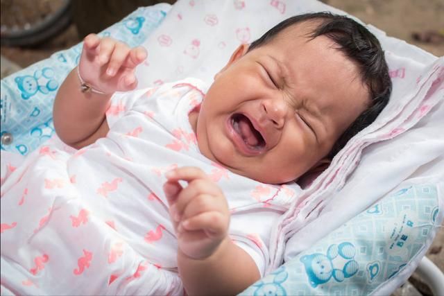宝妈|0-3月新生宝宝哭闹不止,爸妈手足无措?送你7个哄停妙招,很实用