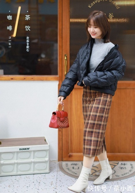 半身裙|原来羽绒服这么穿能优化比例!学会选款和搭配,让你的气质更出众