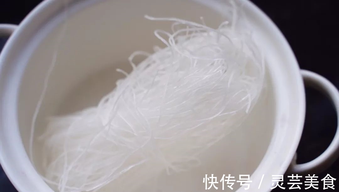 浓郁|吃8个扇贝要配2头蒜，这样的蒜蓉粉丝蒸扇贝味最正！蒜香超浓郁！