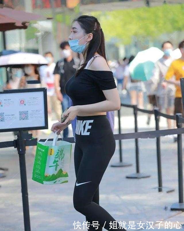 打底裤 修身有型的打底裤装扮绽放美丽时刻,时尚简约不失优雅,减龄优雅!