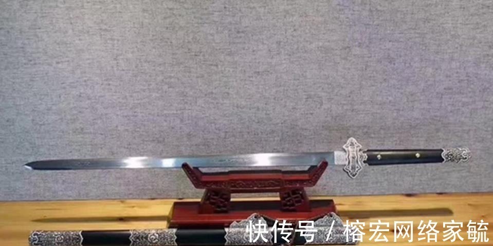 刀尖&唐刀在历史演变中,出现了两种刀尖类型,这种剑状的也是唐刀