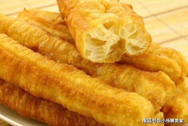 做油条别只加泡打粉了,多加这3样,油条根根空心酥脆,吃得放心