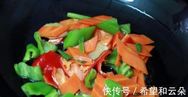 滋补|猪肝这样炒，又鲜又嫩，下饭又解馋，营养滋补，家人吃不够！