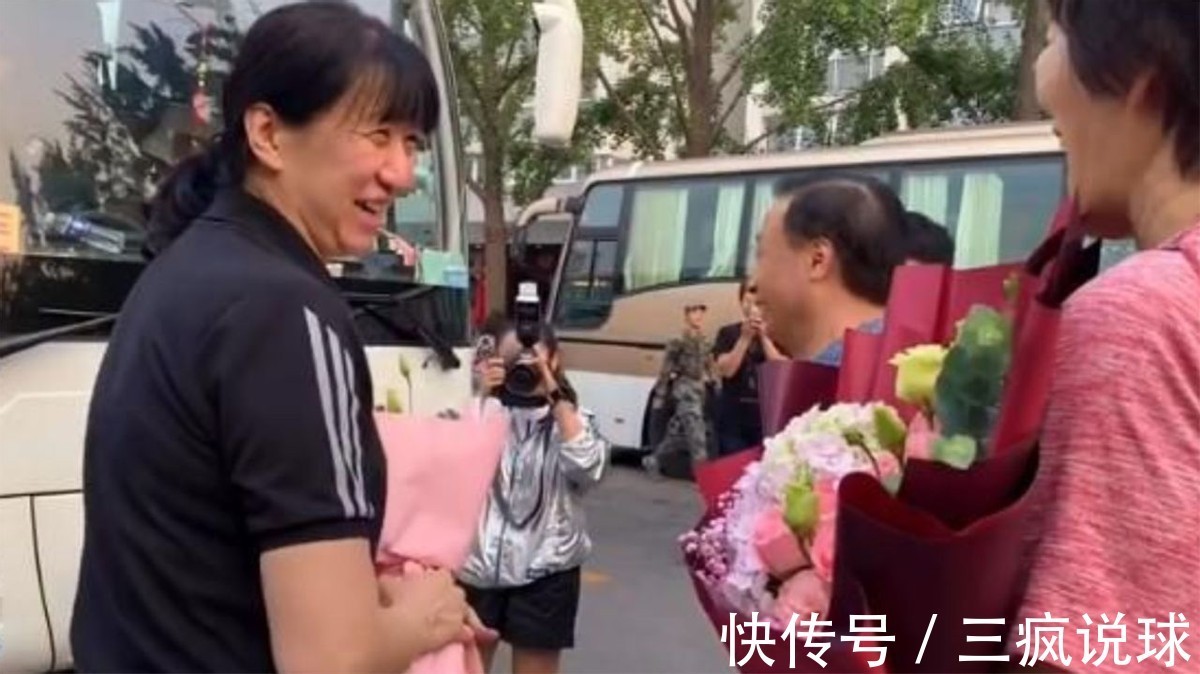 世界杯冠军|女排绿叶赖亚文33岁结婚,婚后与丈夫分居,回家时儿子喊她:阿姨