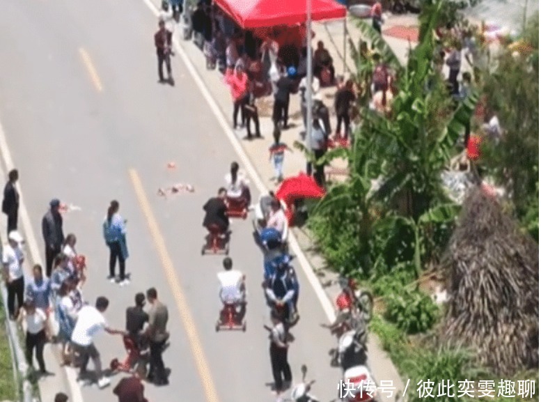 童趣|贵州新郎用12辆童车迎亲,充满童趣又不俗气,画风十分吸睛