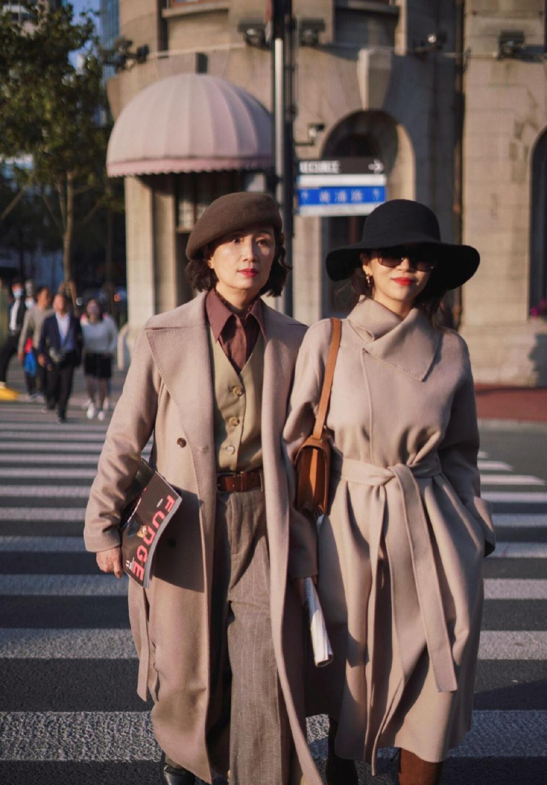 三木和57岁老妈比美!掌握2大穿搭准则,轻松凹出冬季造型