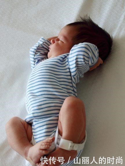 可怜天下父母心|古巨基夫妻24小时盯着儿子睡觉,生怕趴睡窒息,可怜天下父母心