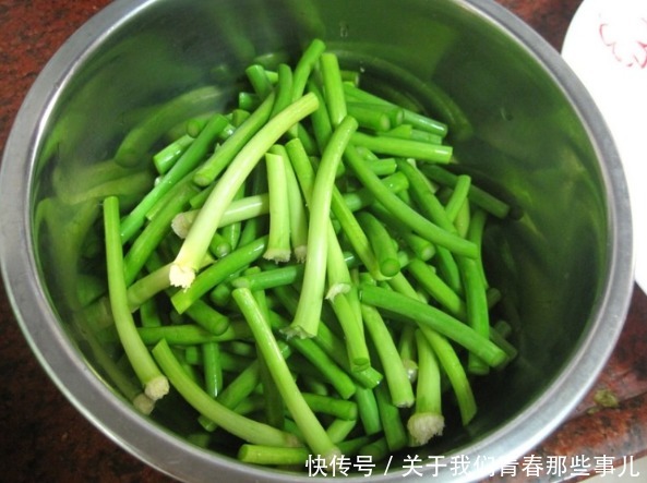 炒腊肉又干又硬?错在第1步,下锅前多做1步,香软有嚼劲,真好吃