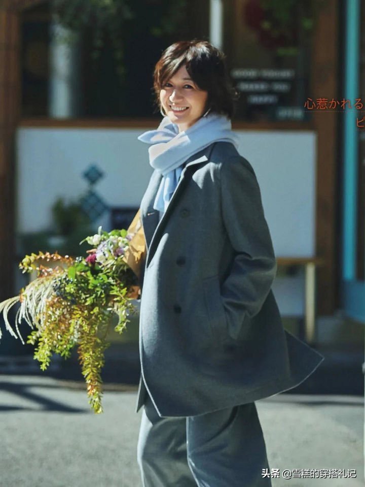 富冈佳子 被52岁富冈佳子的穿搭惊艳了,人过半百却美得优雅,太值得借鉴