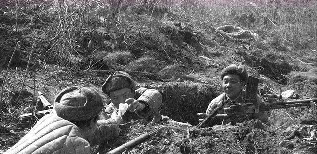 方法|美国人被中国俘虏,想办法逃跑,方法只是一首歌,结局却出人意料