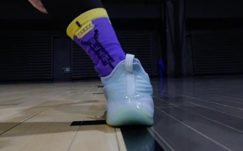 强度 它配置降级、它性能退步……可我依旧认为它是今夏最值得入手的实战鞋