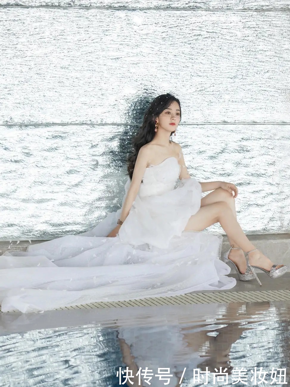 榜样|马伊琍离婚后活出自我，穿白色连衣裙高级优雅，中年女性的榜样