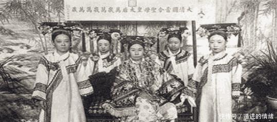 观音菩萨|慈禧喜欢拍照,为何这个人,在慈禧照片出中出现的次数最多!