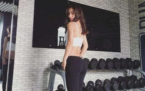 变式|俯卧撑可以练胸肌吗?几个变式动作,帮你虐出胸肌