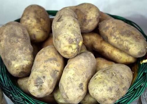 土豆买多了吃不完,教你用一个土方法保存,放久了不发芽也不变色