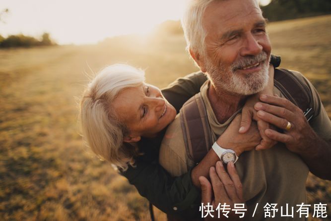 张老太!75岁老人悲叹,晚年长寿并非好事,宁愿早日离去,也不想全家受苦