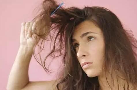 比频繁洗发更伤头发的三种行为,最后一种,很多人“明知故犯”