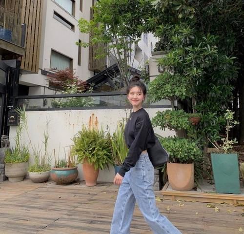 丸子头|甜美女孩,身穿露脐卫衣超吸睛,美炸了!