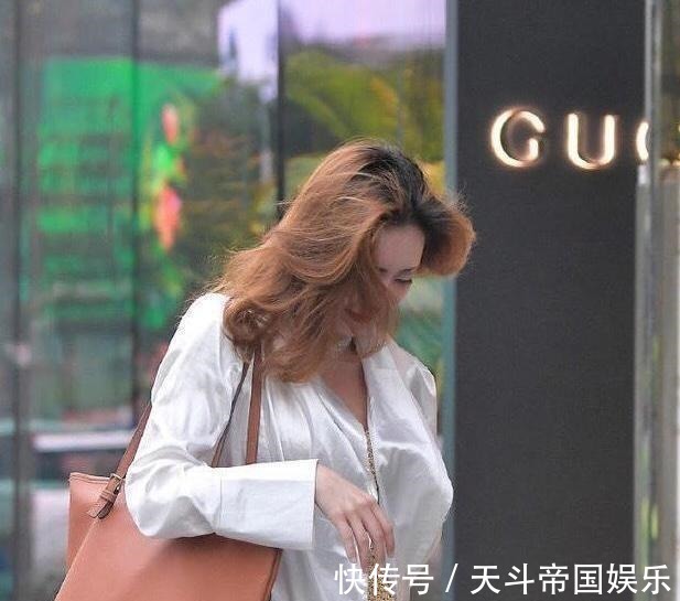 衣服 真丝衬衫优雅透气,不知道怎么搭配看看明星怎么穿!