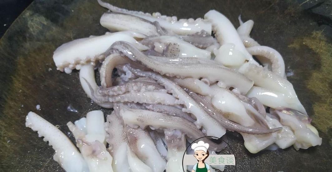 一道简单的家常小炒菜，鲜香开胃，上桌准能胃口大开，做法还简单