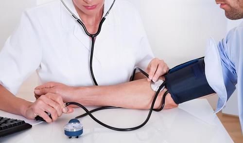 血压|高血压难控制？医生：想要血压平稳，少吃这几种食物