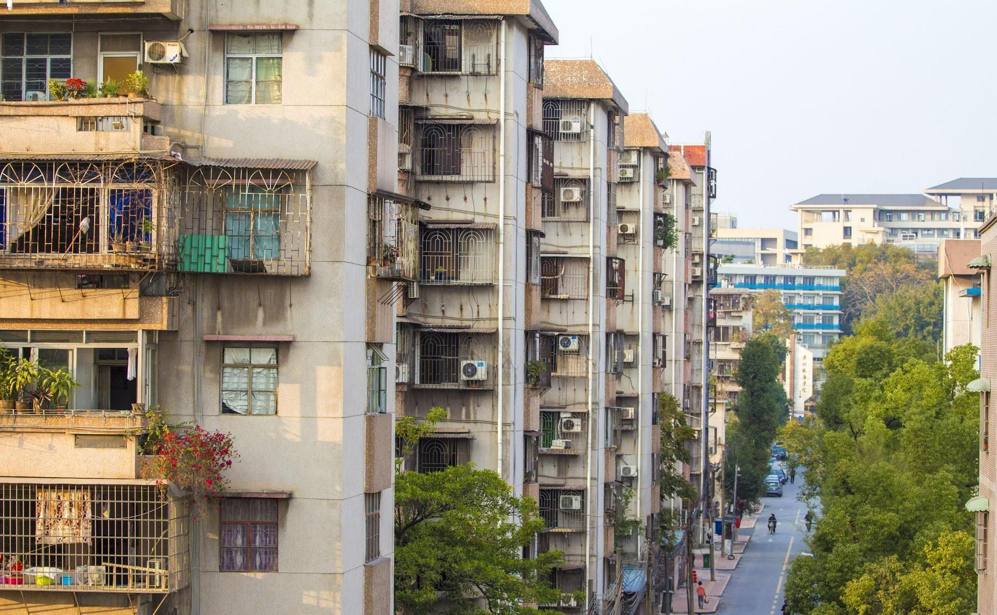 公摊|楼梯房和电梯房哪个更值得买？听听内行人的4点分析，居住更顺心