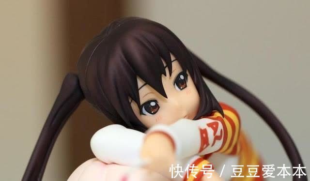 主子|小猫咪能有什么坏心思呢？养手办还养猫的惨状，哭笑不得