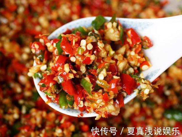 晾干|做剁椒酱时,别只知道放盐!多放2种料,剁椒酱不长毛不变质