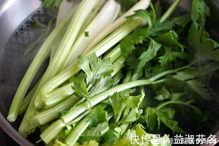 金针菇|金针菇你还在凉拌用它做饺馅包饺子,全家人都夸味道真棒