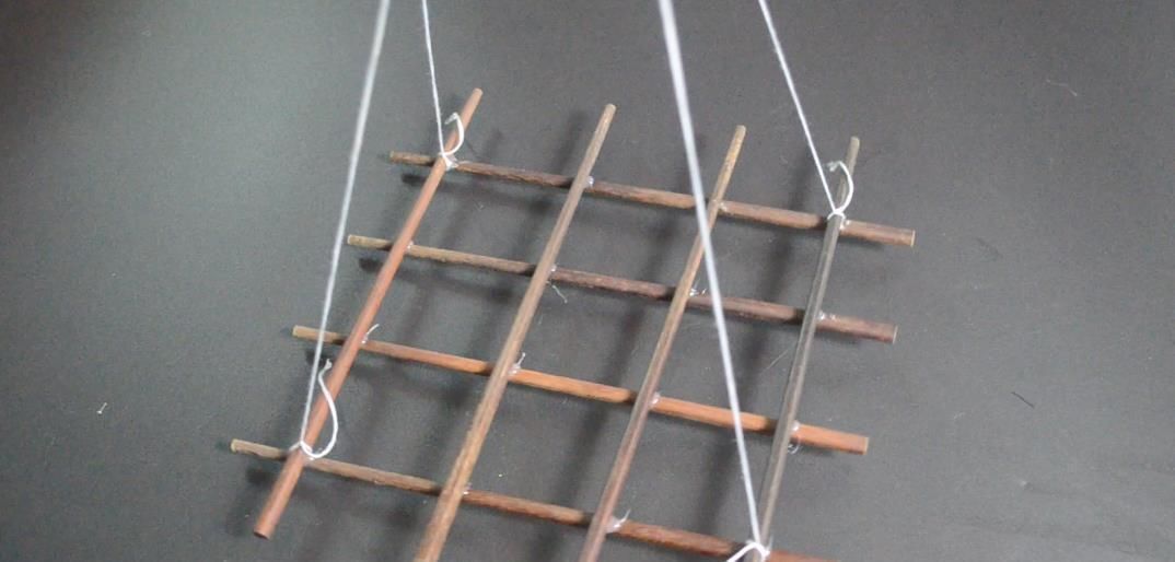 塑料瓶上粘张纸巾, 没想到还有这妙用, 解决了家家户户都困扰的难题