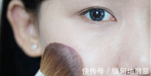 漂亮|聪明的女生才知道:上班尽量化“淡妆”,教你正确步骤,简单漂亮