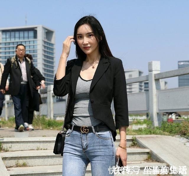 牛仔裤|牛仔裤加入破洞和不规则裤腿的元素,瞬间拥有个性的格调