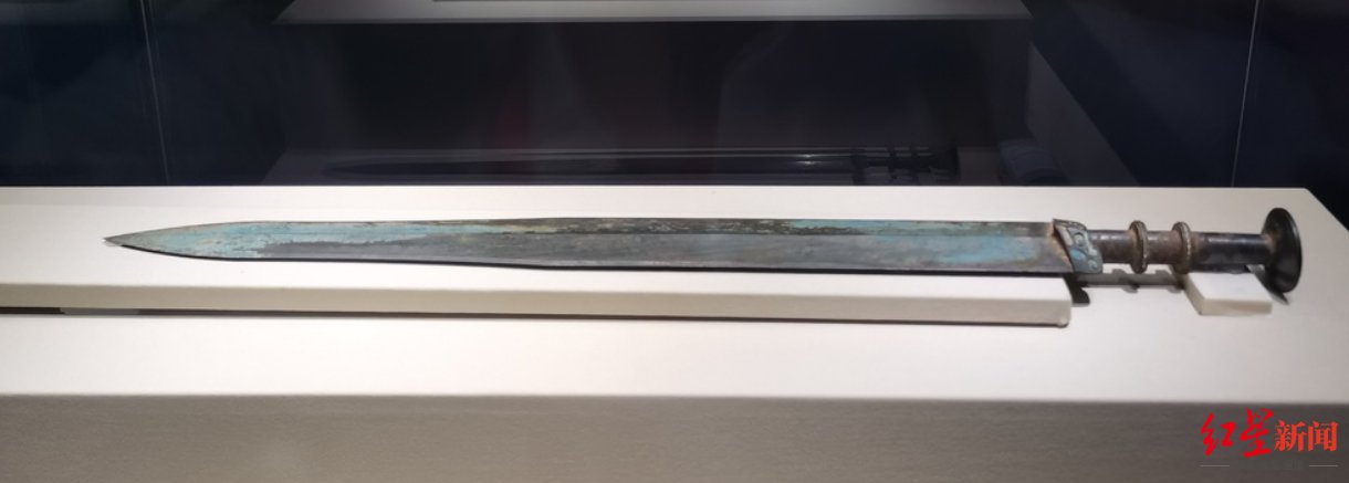 绿松石$重磅珍宝抢先看！吴王夫差剑、?青铜鸠杖、三星堆“奥特曼”来成都了