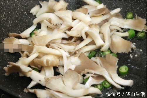 味道|鸡蛋别再炒西红柿了，和这食材一起炒，味道鲜掉舌头，营养还翻倍