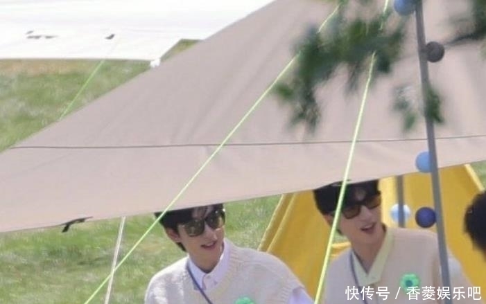 油纸伞 这次《快本》一定要追,嘉宾生图让人看愣,几大男神也纷纷加入