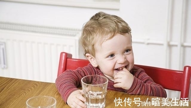反作用|喝水有讲究,这四种情况不要给孩子喝,乱喝会起到反作用